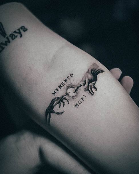 На какое место нанести тату memento mori