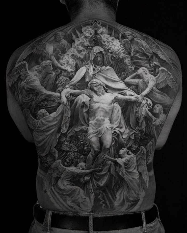 хлопець з татуюванням