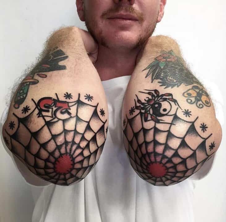 значення татуювання павутина на лікті