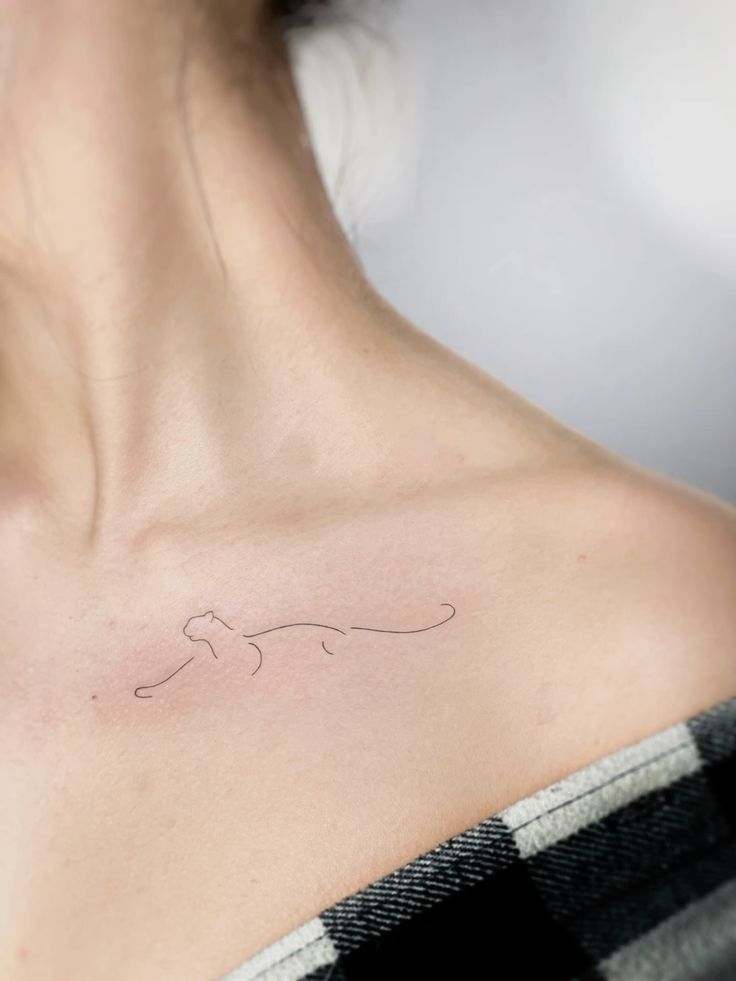 жіночі тату на ключиці