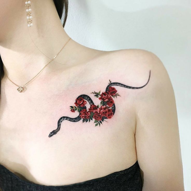 тату на ключиці для жінок