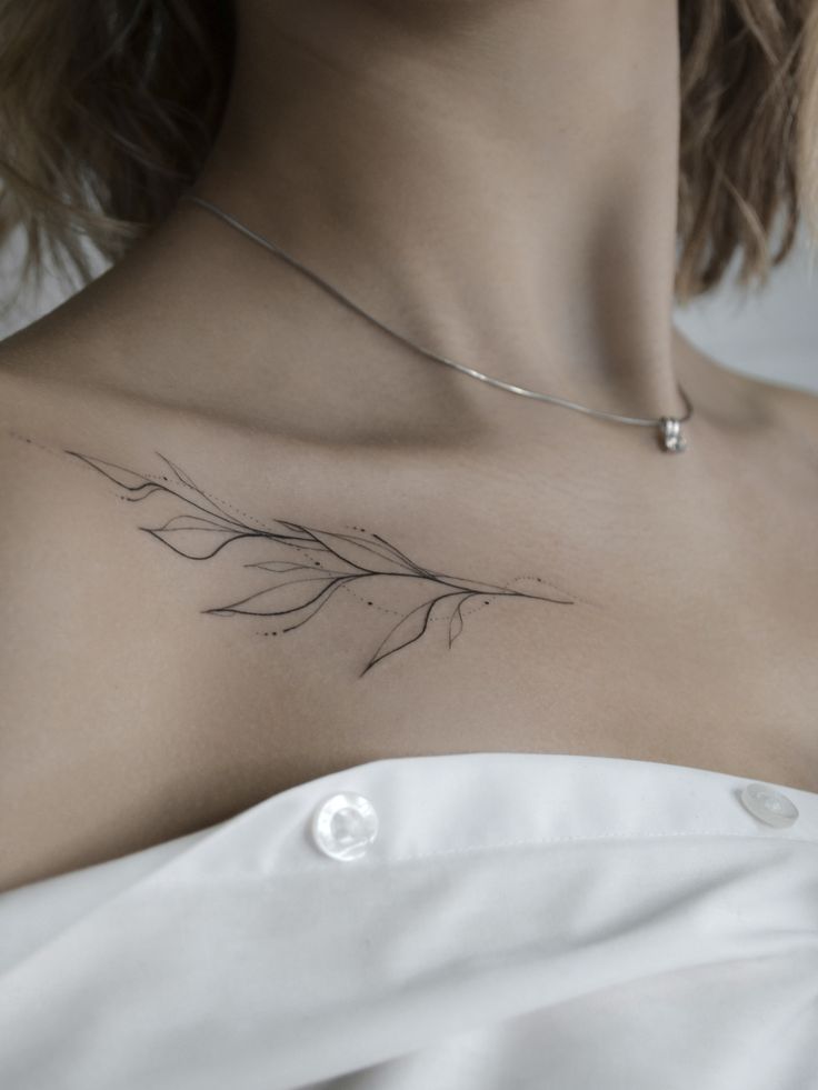 татуювання на ключиці для дівчини