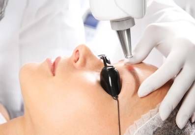 особливості лазерного видалення татуажу