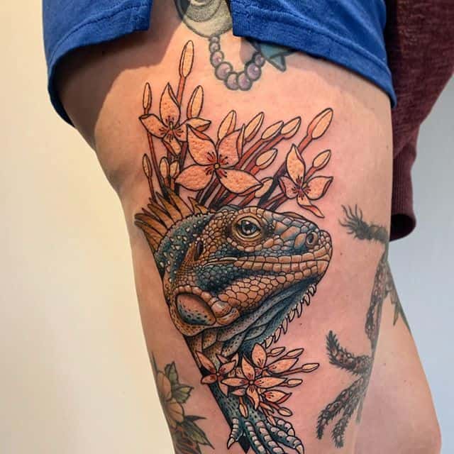 игуана и цветы тату