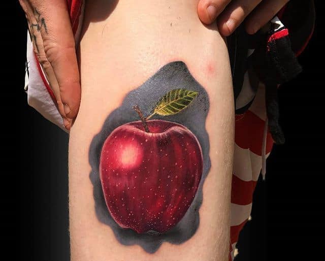 яблоко тату реализм