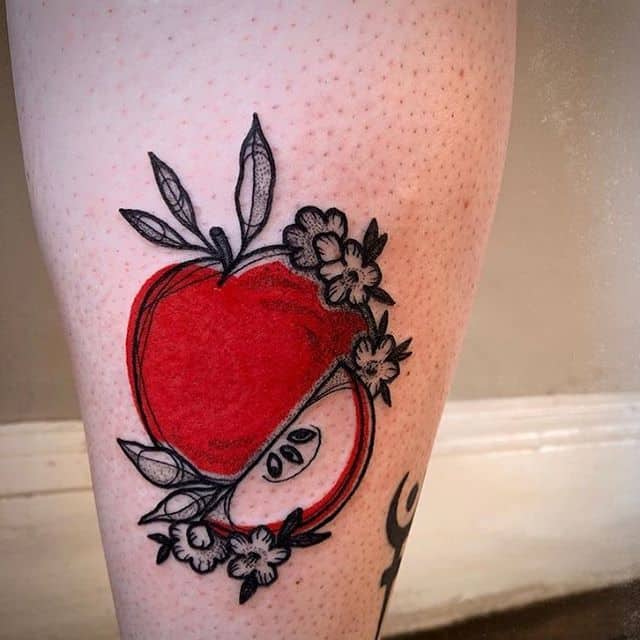 красное яблоко тату