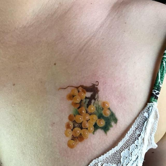 Тату виноград желтый