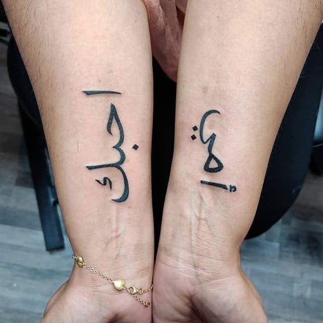 Тату надпись на запястье