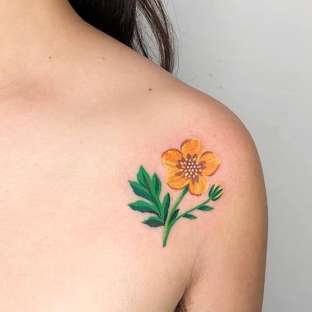 тату лютик на плече