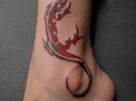 ящерица тату красная