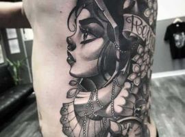 тату на ребрах