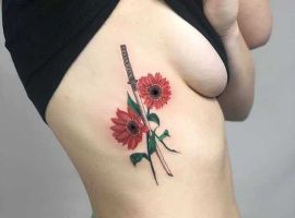 тату на ребрах