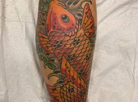 Тату карп кои на ноге