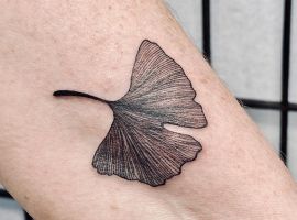 Тату листочек на руке