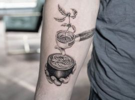 тату чашка кофе на руке