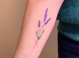 лаванда тату на руке