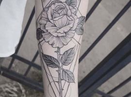 тату роза
