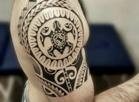 Тату черепахи в стиле Полинезия