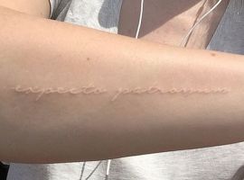 надпись тату