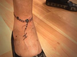 браслет на ноге