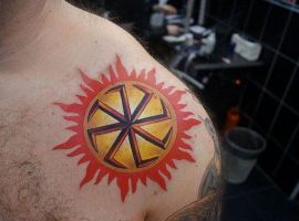 Славянское солнце тату коловрат