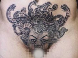 гаргона тату на лобке