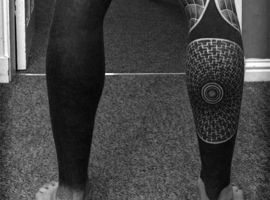 блєкворк тату на ноге