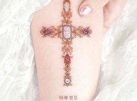 тату крест цветной