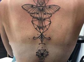 тату на позвоночнике