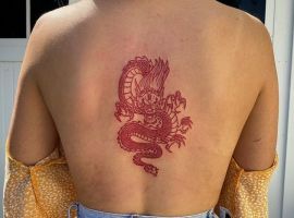 тату дракон красный