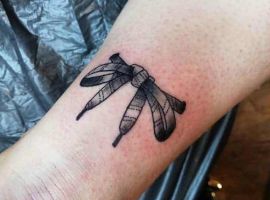 тату бантик чб