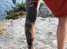 На ноге мужские