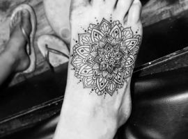 Тату на ноге