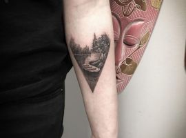 тату лодка на руке