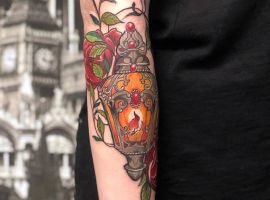 тату фонарь на руке