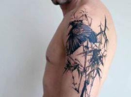 Тату бамбук на плече