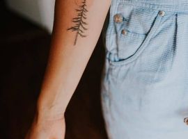 тату ель на руке