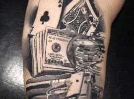 карты деньги пистолет татуировка