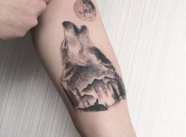 волк воет на луну тату чб