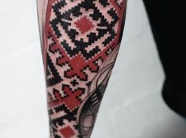 украинская вышивка тату на руке