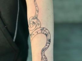 тату змія на передпліччі