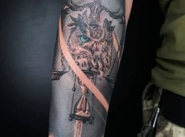 тату сова на руці