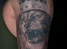 тату лев у короні