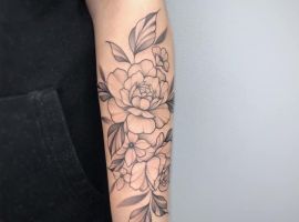 тату квіти на руці