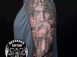 Бог Одін тату на плече