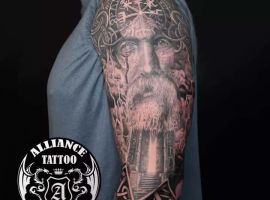 Бог Одін тату на плече