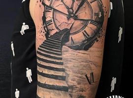 тату годинник і сходи