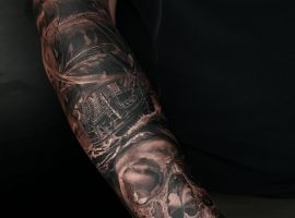 тату череп напіврукав