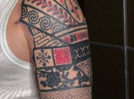 тату орнамент на плечі