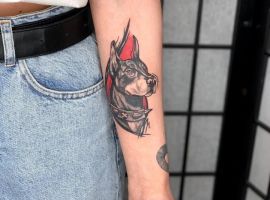 тату пес на руці